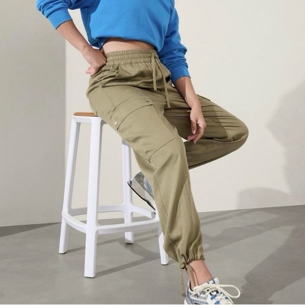 Athleta Women’s Cargo Pants Olive Green Size Small Athletic Casual Comfy Pants